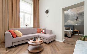 Jaracza Bright Apartment Łódź by Noclegi Renters